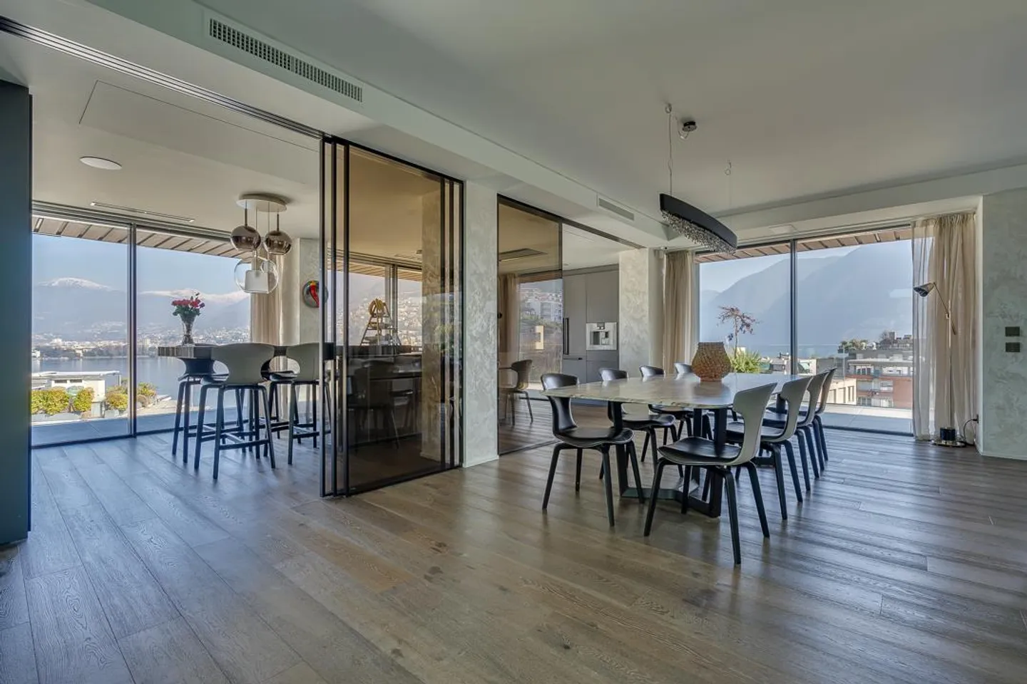 Exclusivity: Luxury Penthouse with Lake View and Private Boat Dock - Photo 6 of 21