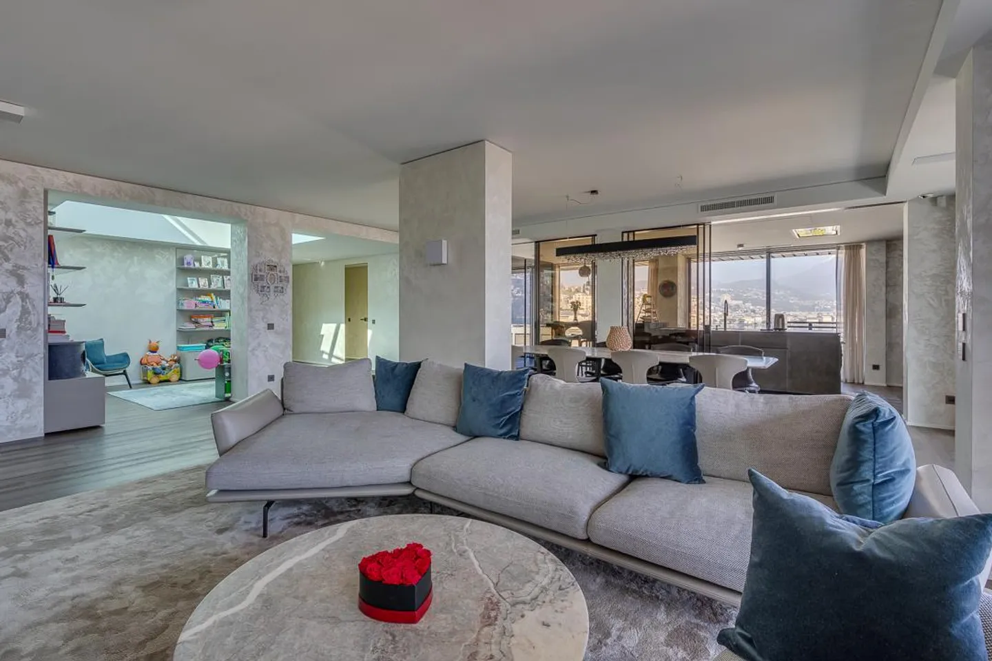 Exclusivity: Luxury Penthouse with Lake View and Private Boat Dock - Photo 8 of 21