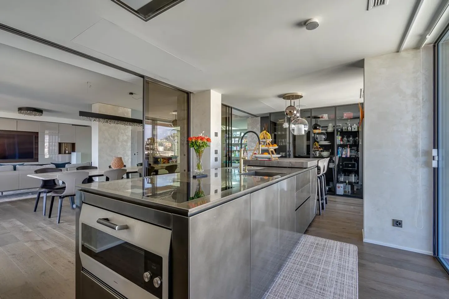 Exclusivity: Luxury Penthouse with Lake View and Private Boat Dock - Photo 9 of 21