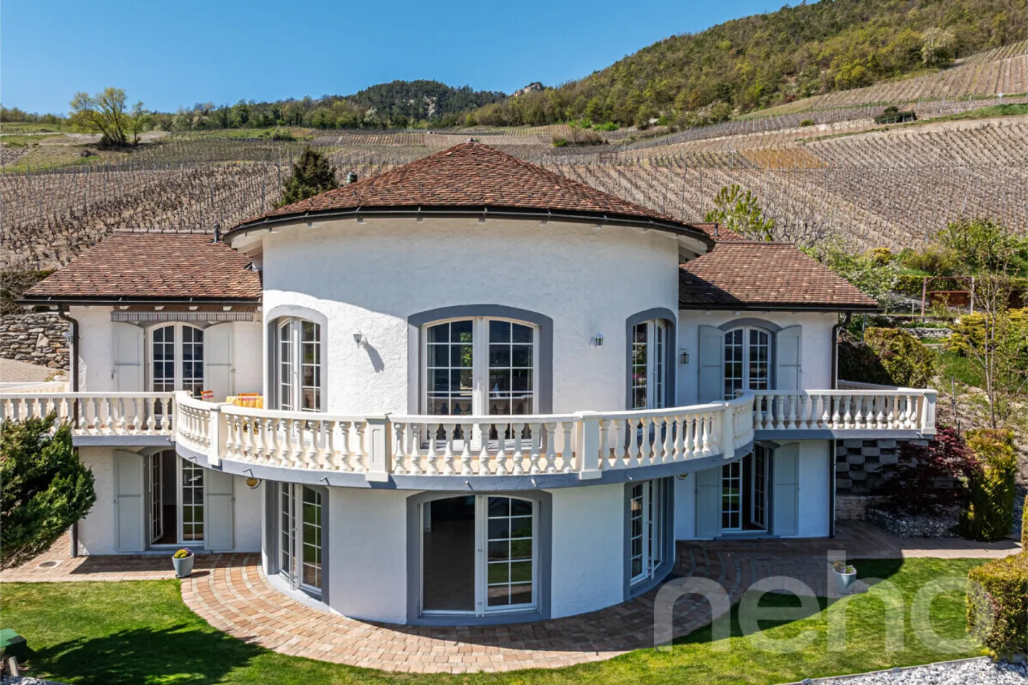 Villa architecturale avec vue panoramique - Photo 2 sur 12
