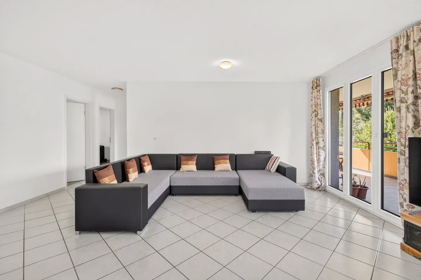 Geräumige Wohnung mit Grünblick - Foto 3 von 10