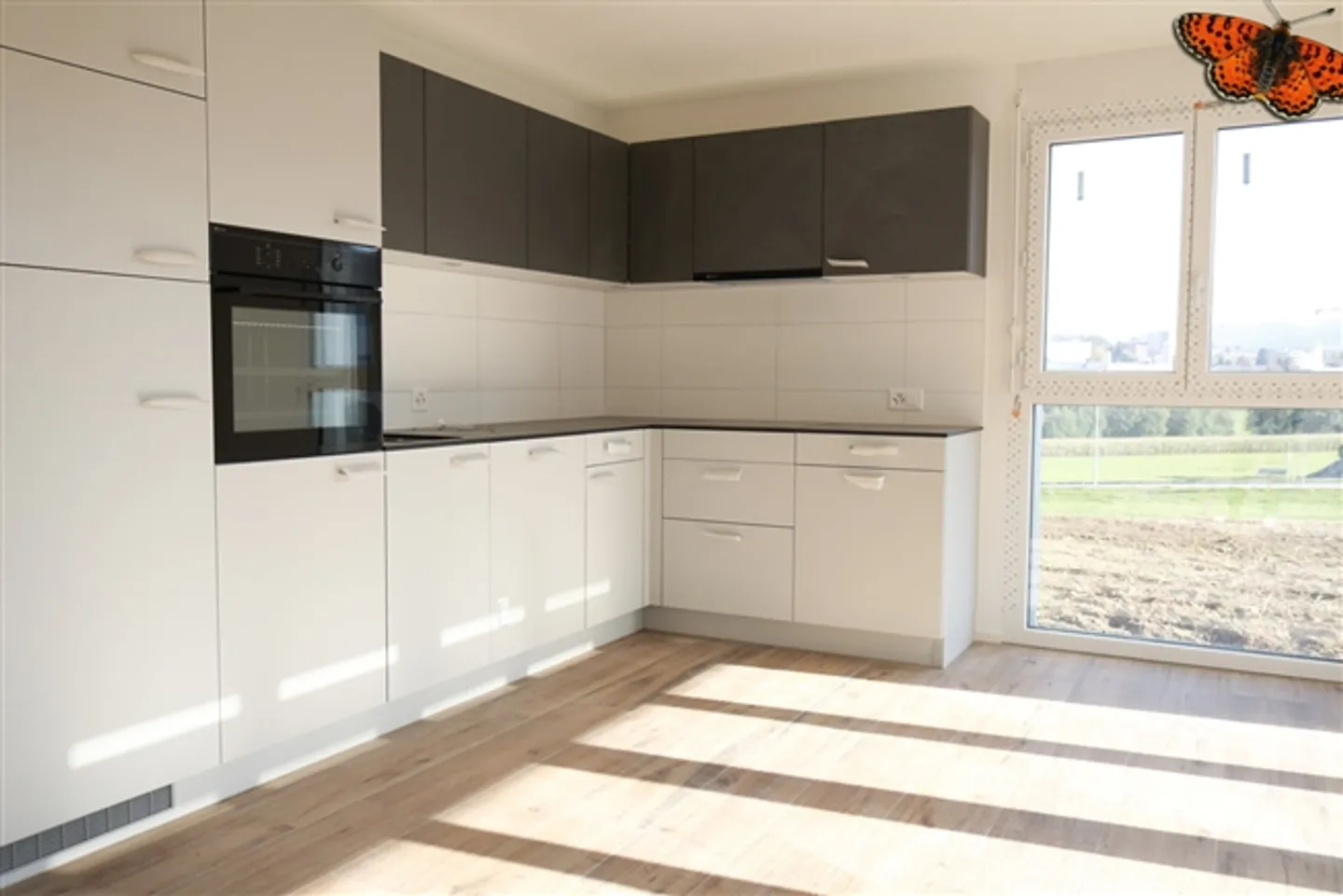 CHARMANT 3 1/2 PIÈCES AU REZ-DE-CHAUSSÉE - avec terrasse ! - Photo 2 sur 4