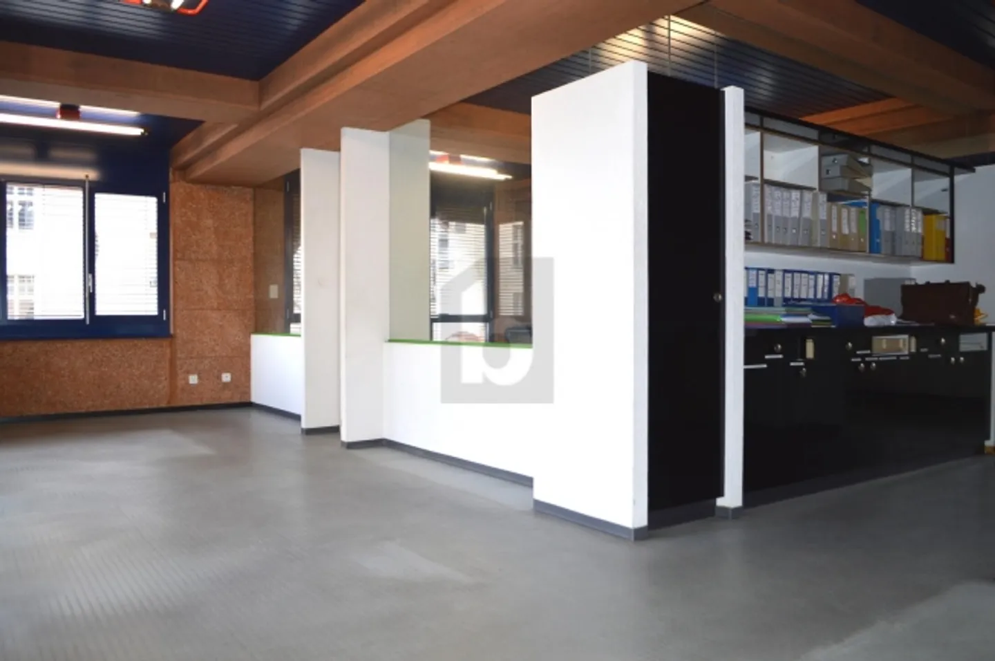 «GRANDE SURFACE AU CENTRE - DÉJÀ LOUÉE!» - Photo 3 sur 6