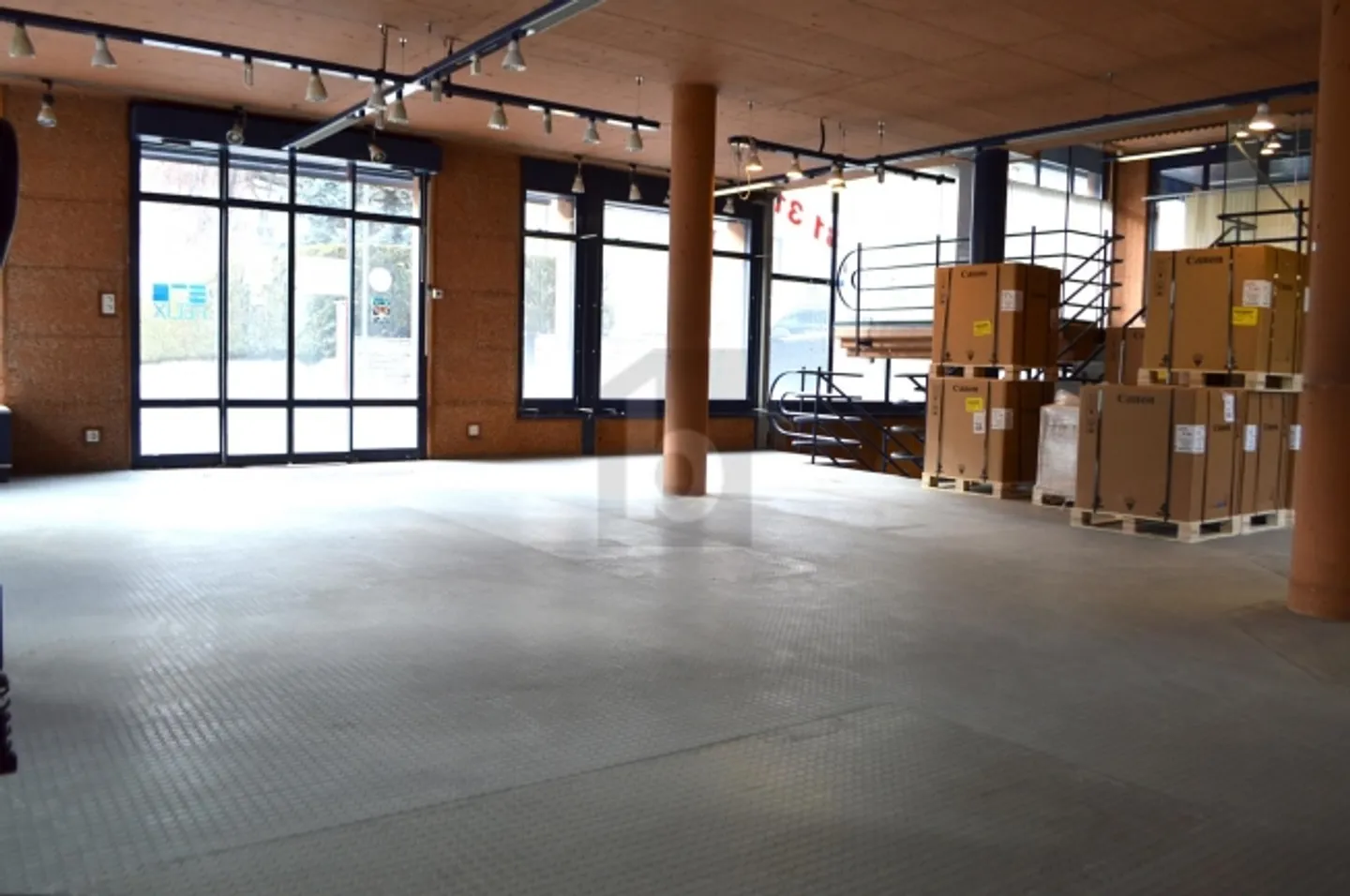 «GRANDE SURFACE AU CENTRE - DÉJÀ LOUÉE!» - Photo 5 sur 6