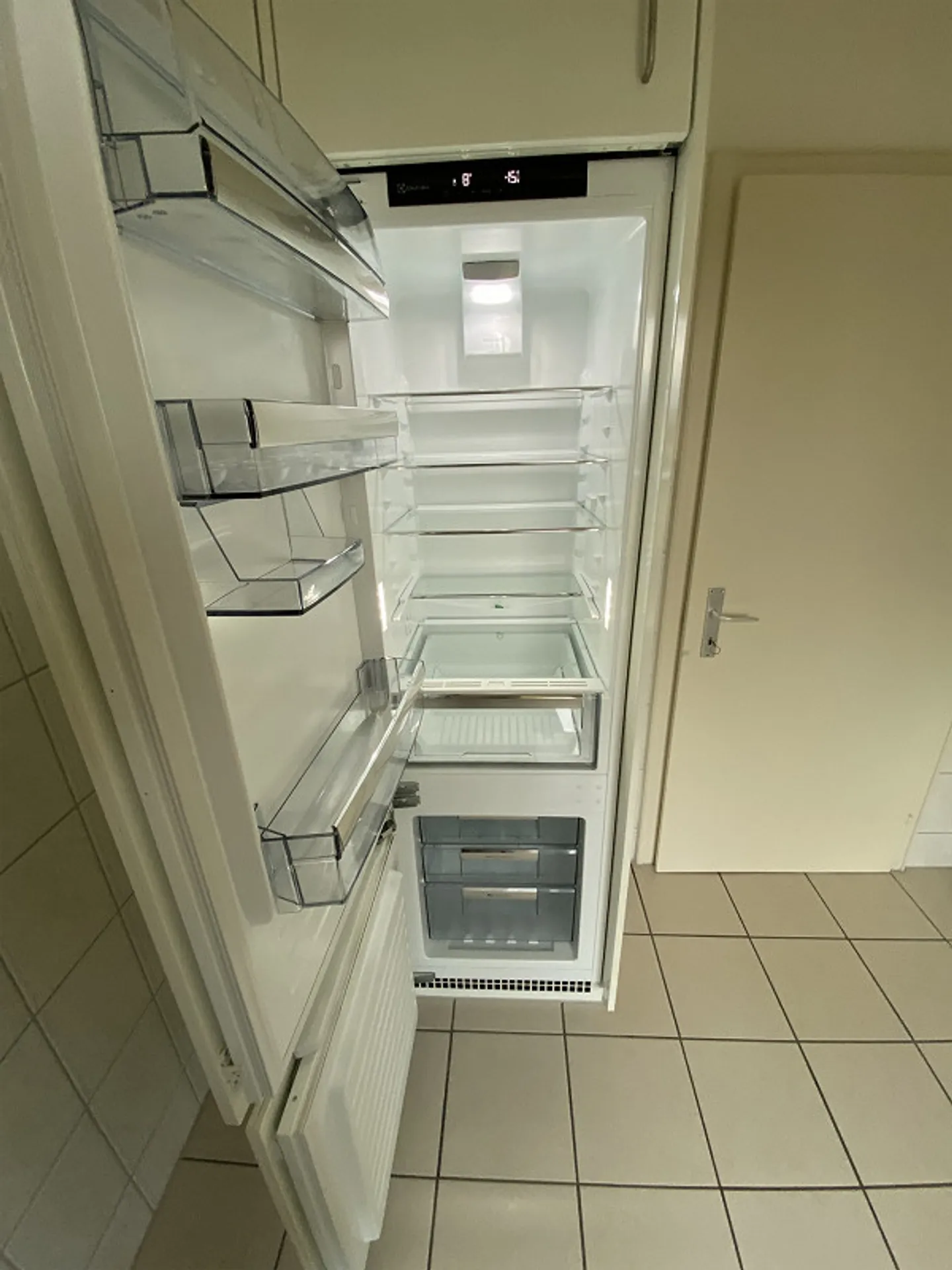 Appartement en Attique 3 1/2 Z' au Dernier Étage avec Grande Terrasse - Photo 3 sur 10