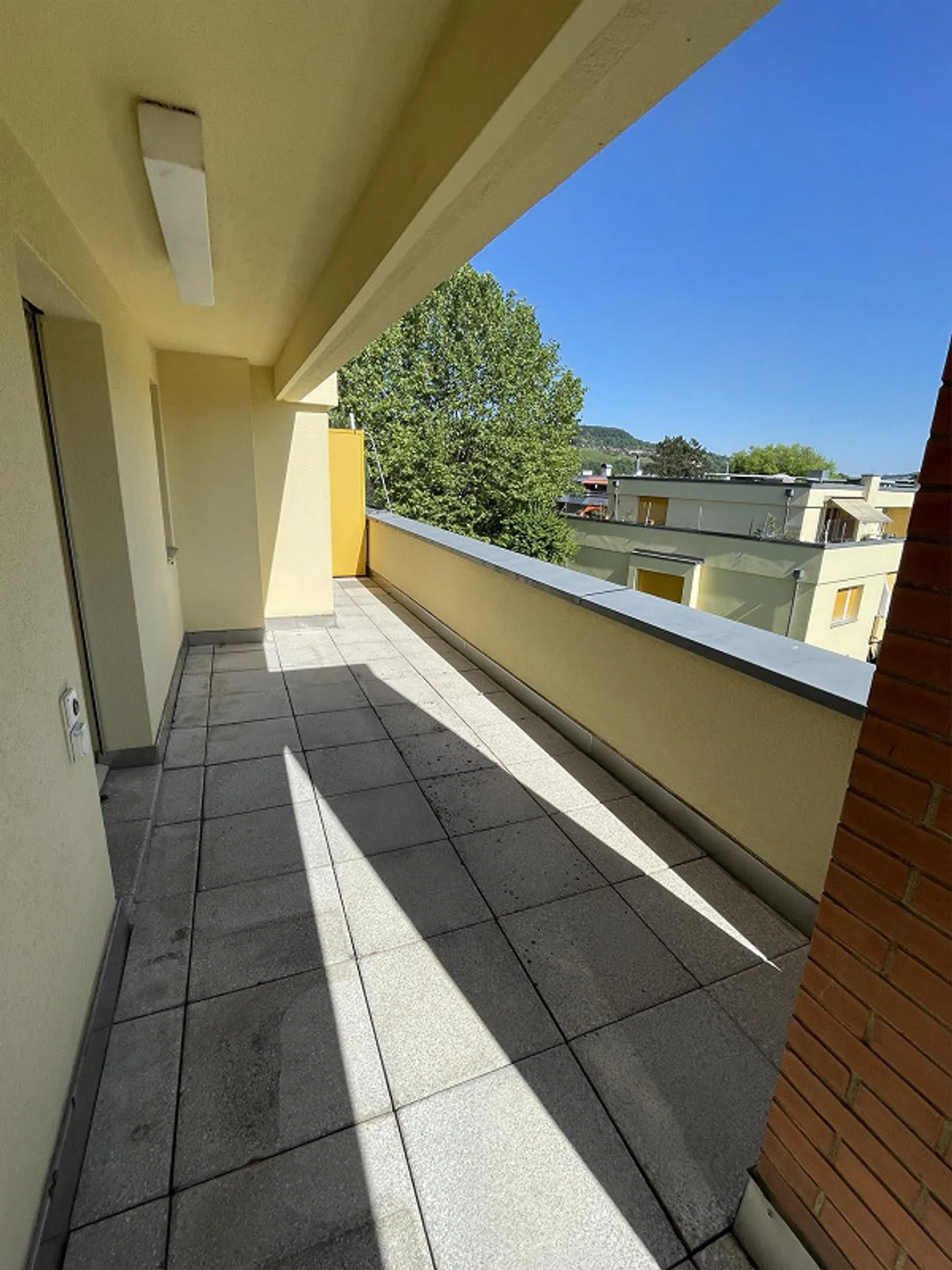 Appartement en Attique 3 1/2 Z' au Dernier Étage avec Grande Terrasse - Photo 8 sur 10