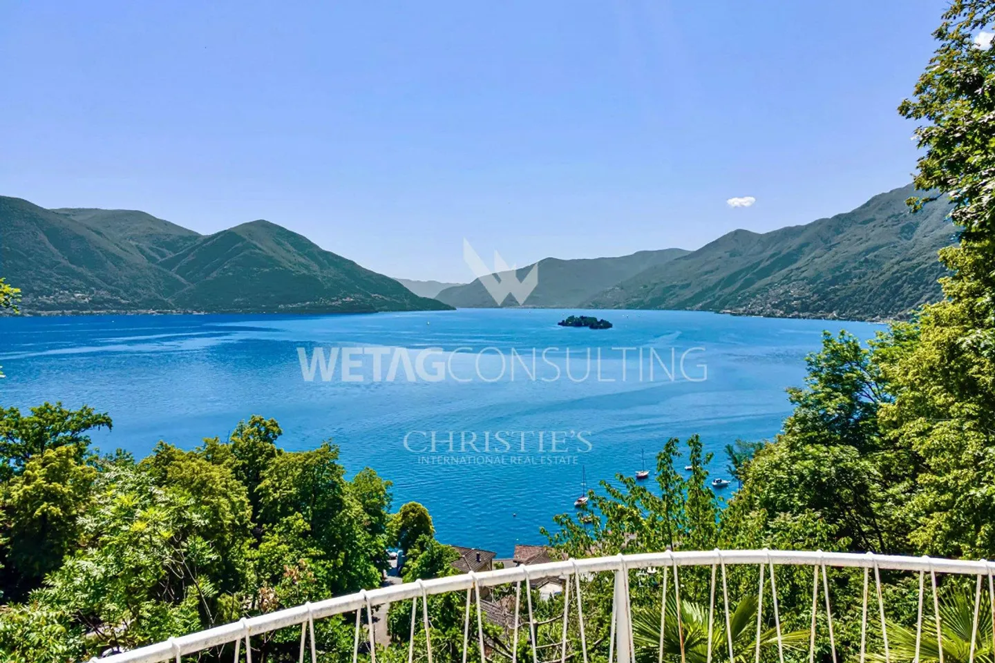 Villa da ristrutturare in una posizione spettacolare con vista panoramica sul lago ad Ascona in vendita - Foto 1 di 13