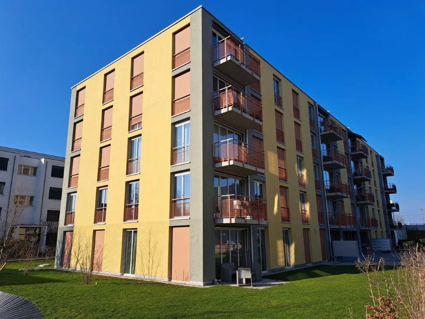 Appartement de 3.5 pièces dans un emplacement très central avec coin jardin - Photo 2 sur 10