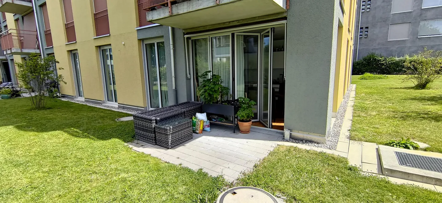 Appartement de 3.5 pièces dans un emplacement très central avec coin jardin - Photo 1 sur 10