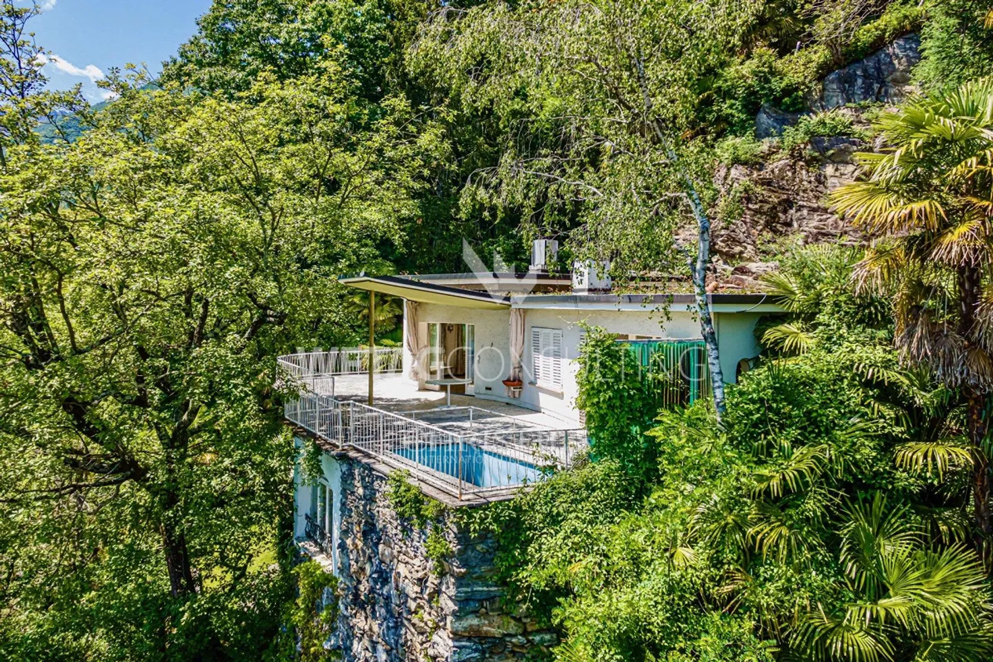 Villa da ristrutturare in una posizione spettacolare con vista panoramica sul lago ad Ascona in vendita - Foto 5 di 13