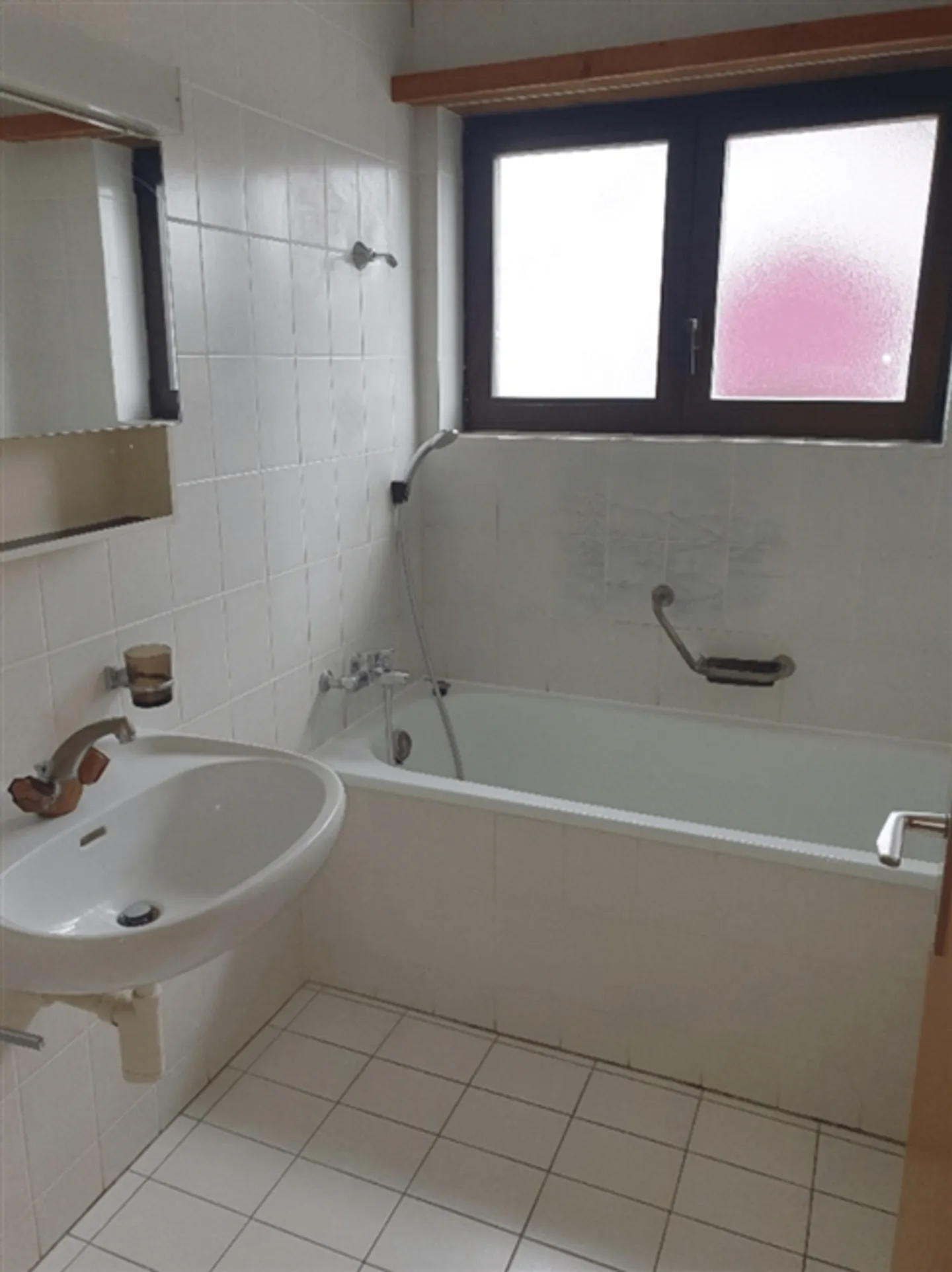 Welcome to this charming 3-room apartment for rent - Photo 4 of 8