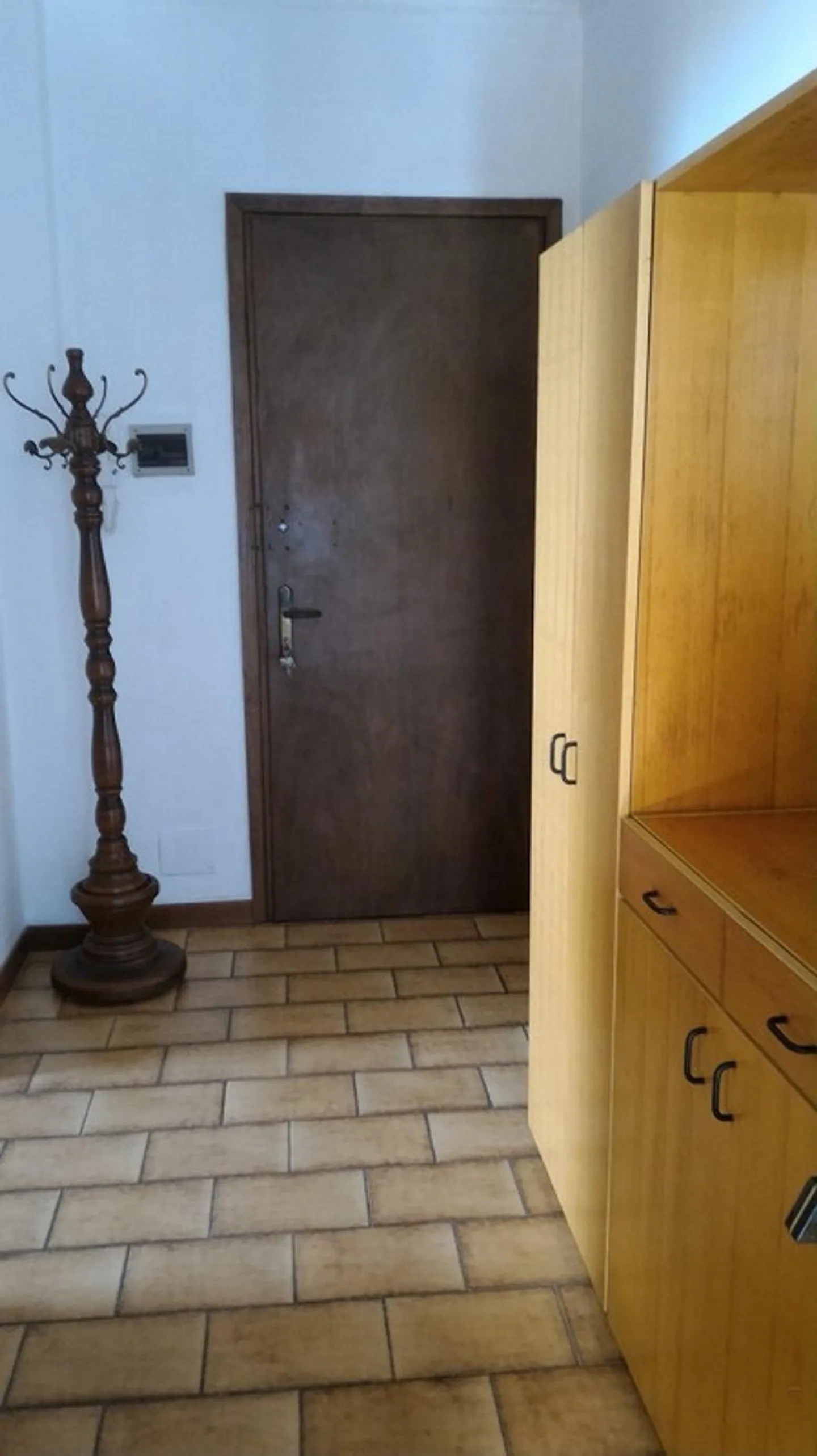 Charming Apartment with Lake View - Photo 4 of 12