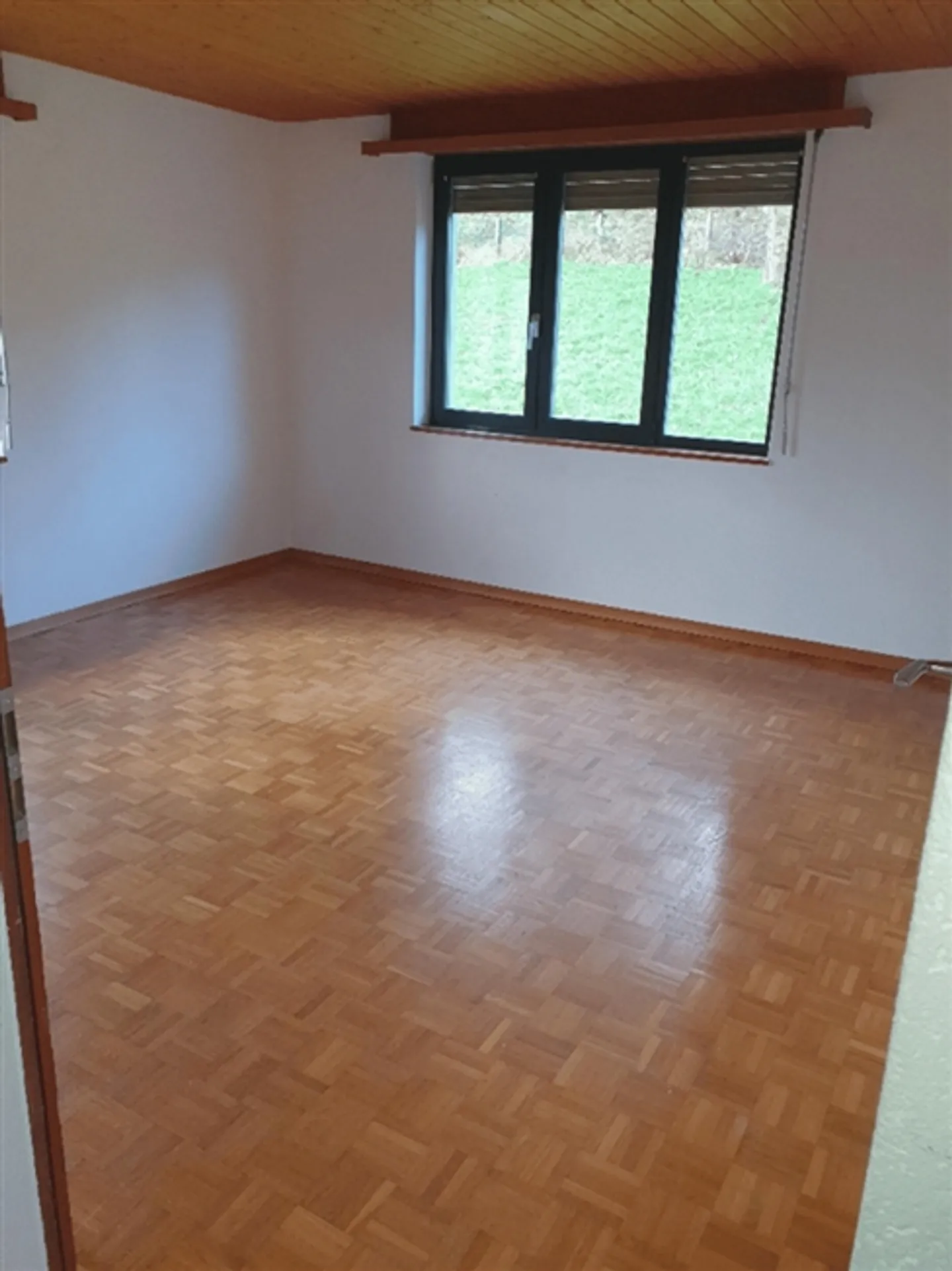 Welcome to this charming 3-room apartment for rent - Photo 6 of 8