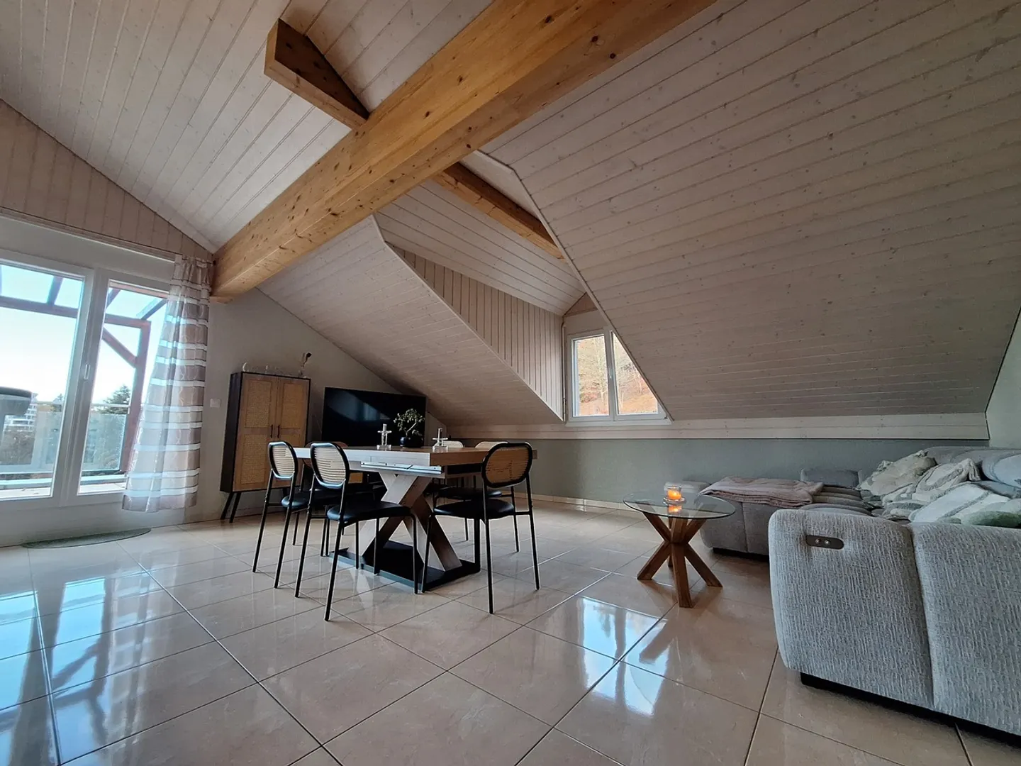 Charming 3.5-Room Apartment - Photo 2 of 9