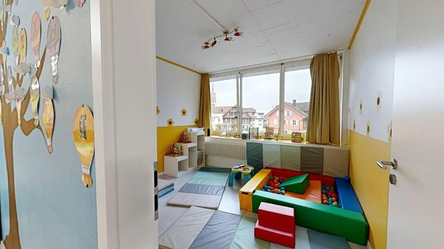 93 m² commercial space with its own developed bathroom in shell construction - Photo 4 of 11
