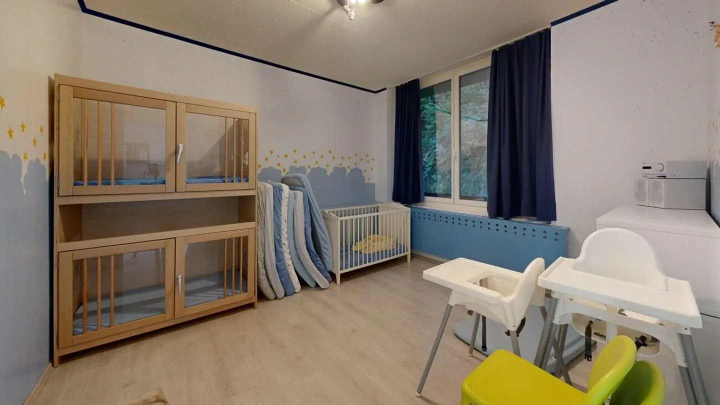 93 m² commercial space with its own developed bathroom in shell construction - Photo 5 of 11