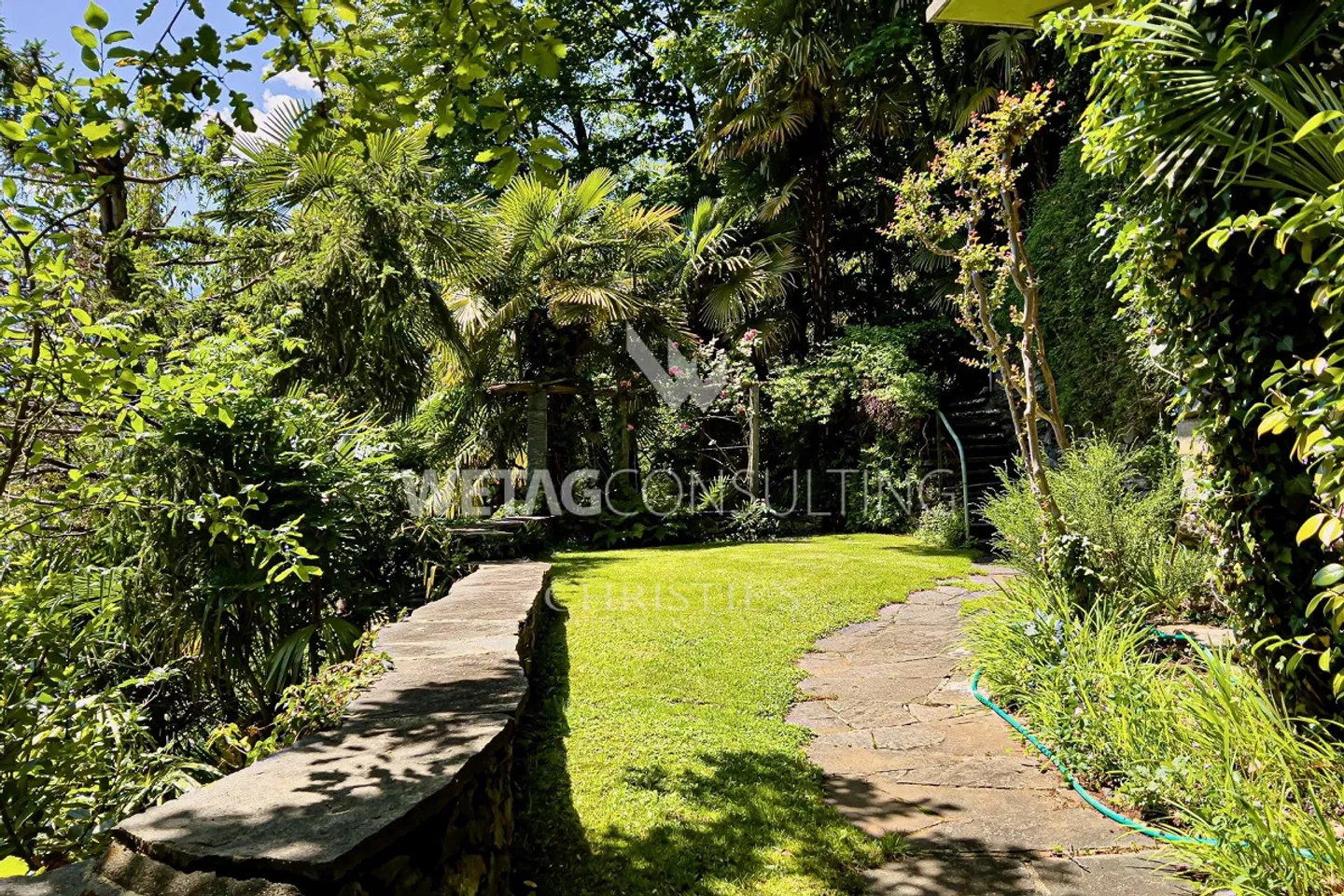 Villa da ristrutturare in una posizione spettacolare con vista panoramica sul lago ad Ascona in vendita - Foto 11 di 13