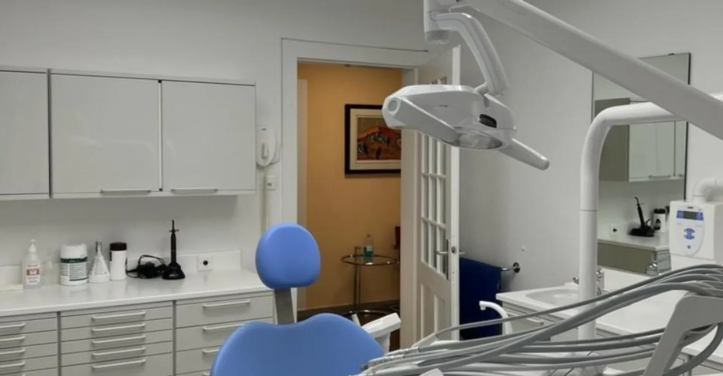 Established Dental Practice in Zurich Seefeld - Ready for Operation - Photo 2 of 4