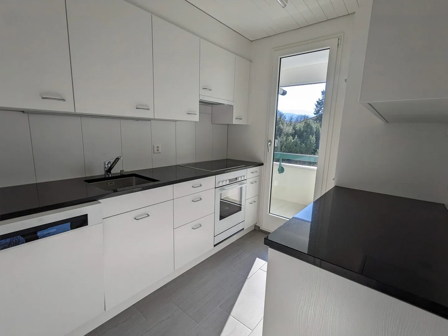 Appartamento 4 locali parzialmente ristrutturato con ascensore ad Arlesheim - Foto 3 di 9