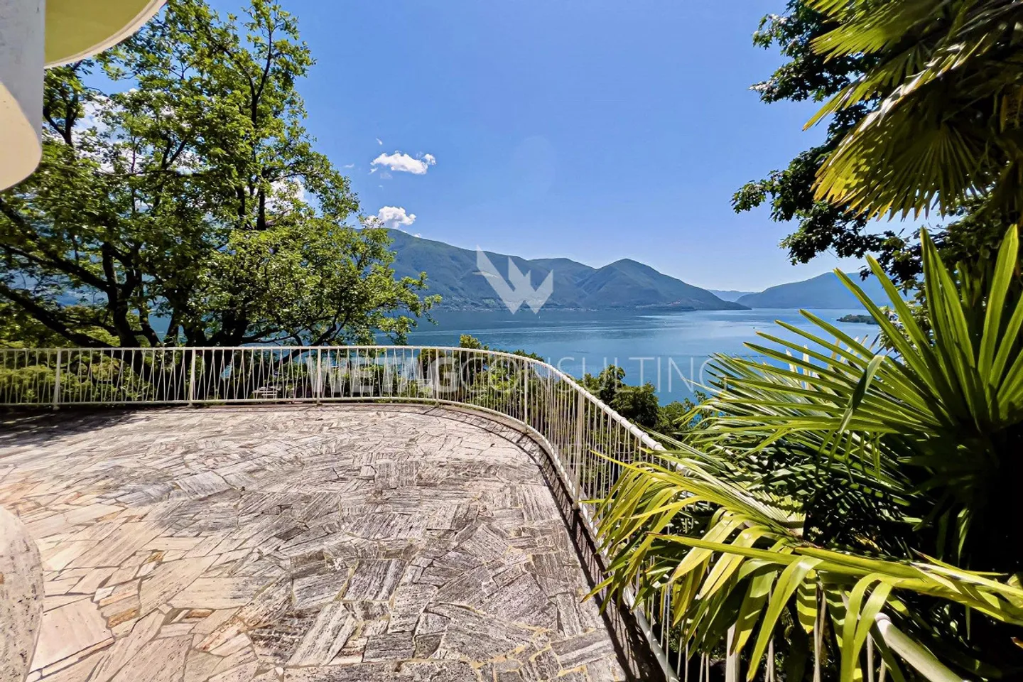 Villa da ristrutturare in una posizione spettacolare con vista panoramica sul lago ad Ascona in vendita - Foto 12 di 13
