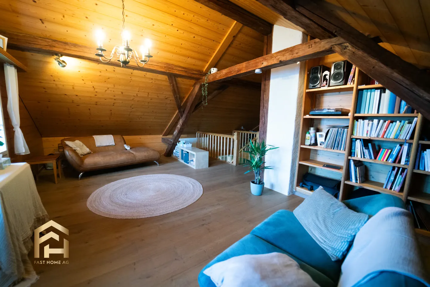 Ampio appartamento duplex di 5,5 locali a pochi passi dal lago di Thun - Foto 3 di 13