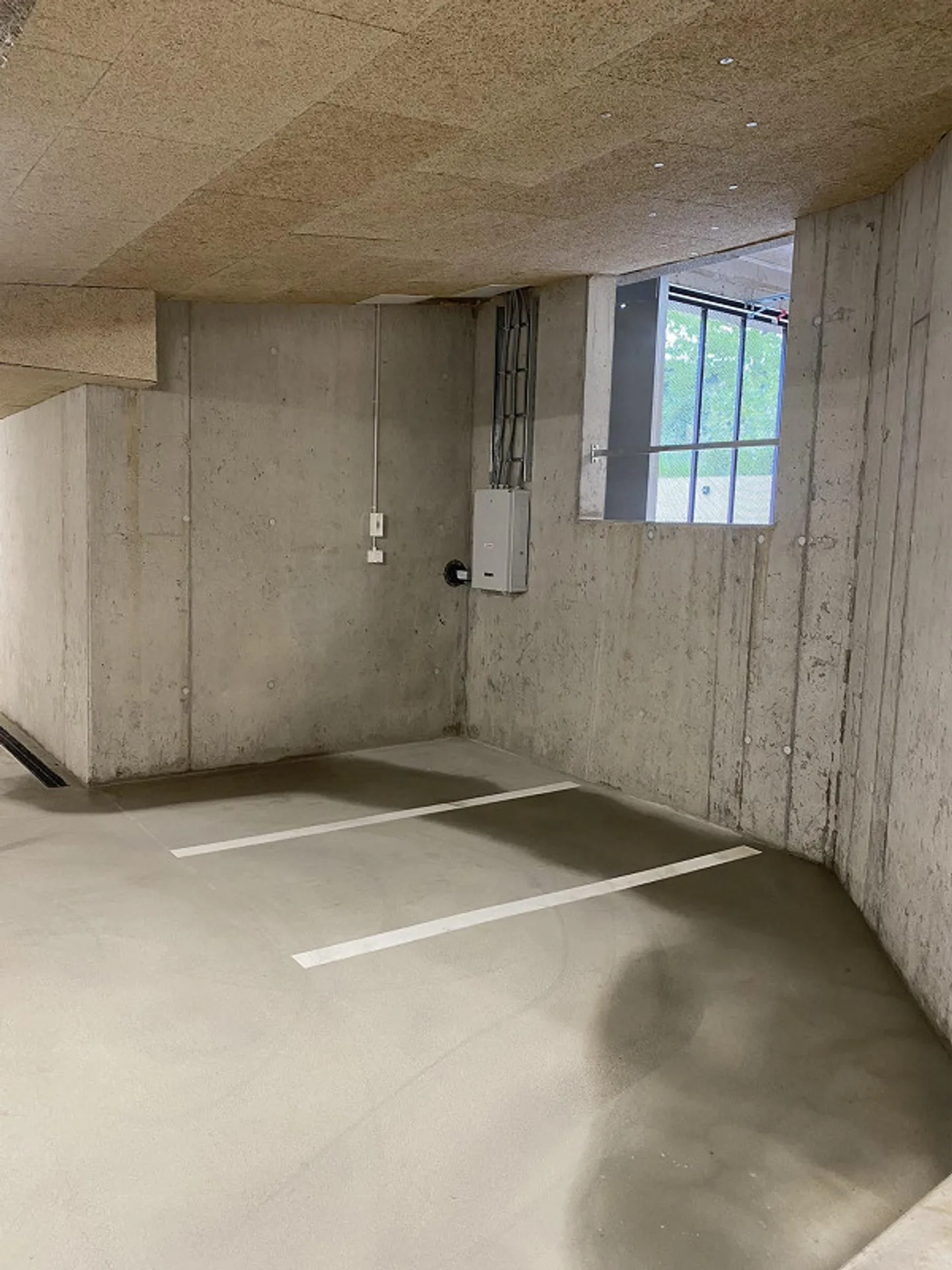 Small car/motorcycle parking spaces with power connection for rent - Photo 3 of 3