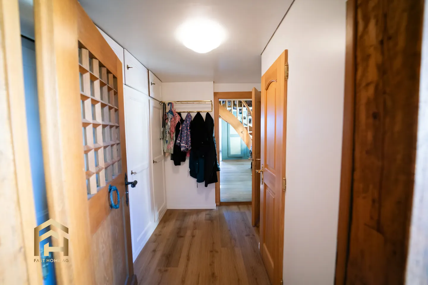 Ampio appartamento duplex di 5,5 locali a pochi passi dal lago di Thun - Foto 10 di 13
