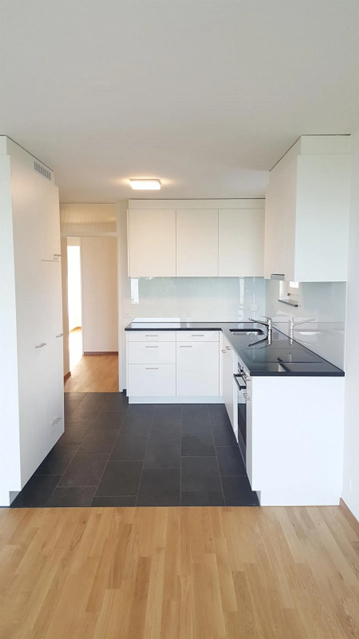 Appartement moderne de 2,5 pièces dans le quartier Loreto - Photo 2 sur 7