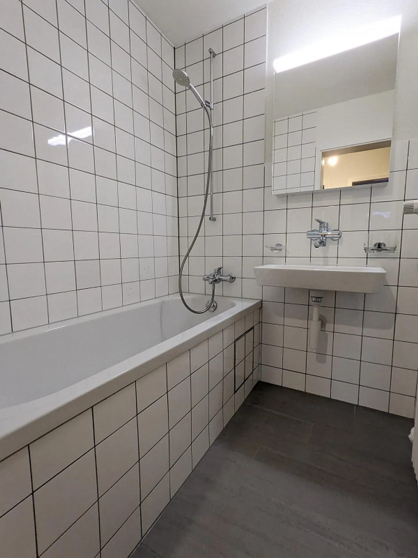 Appartamento 4 locali parzialmente ristrutturato con ascensore ad Arlesheim - Foto 5 di 9