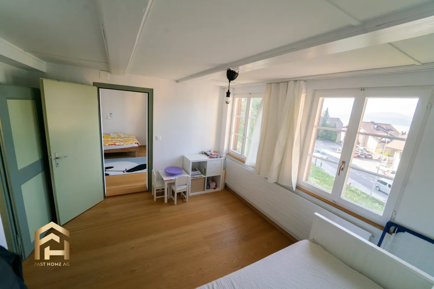 Ampio appartamento duplex di 5,5 locali a pochi passi dal lago di Thun - Foto 8 di 13