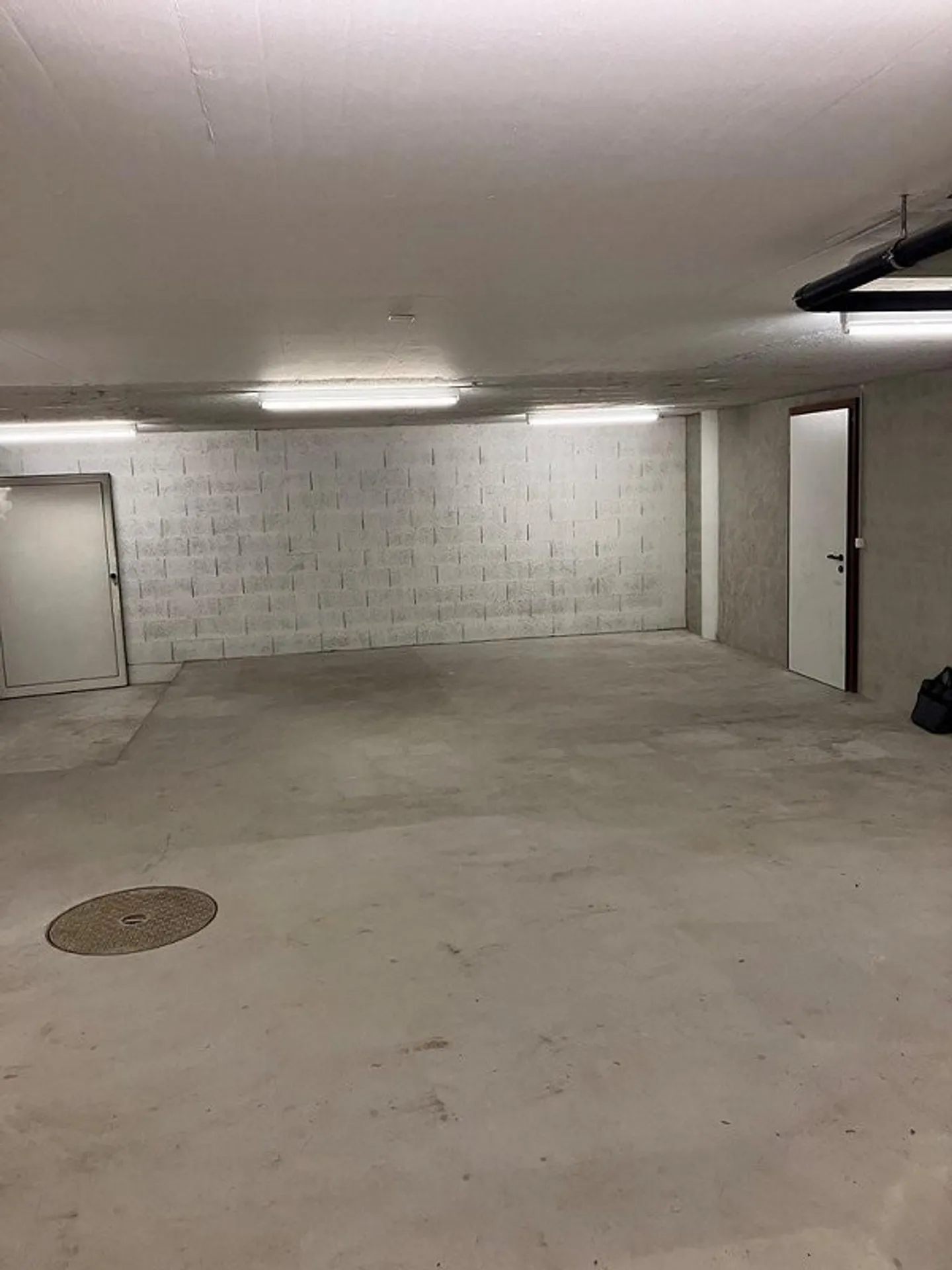 94m2 Lager, gesichert im Keller - Foto 2 von 2