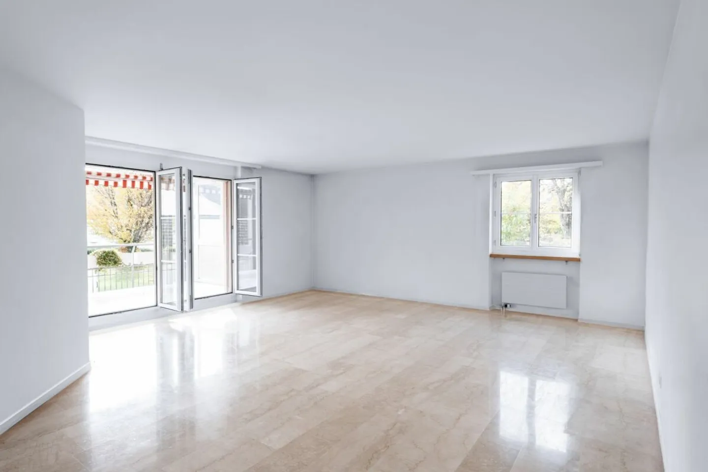 Well-maintained condominium with balcony, cellar, and three garage boxes - Photo 4 of 15