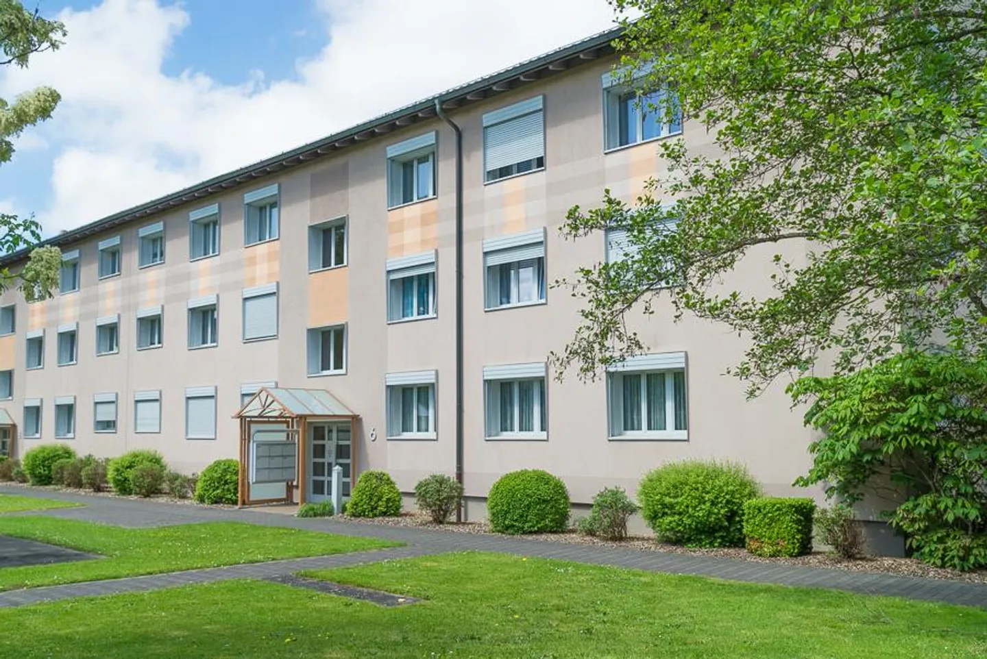 Grosszügige Wohnung mit Balkon - Foto 1 von 8