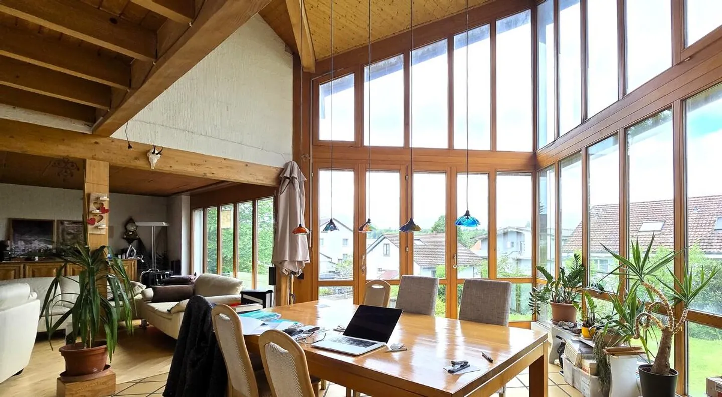 SPACIOUS SINGLE-FAMILY HOUSE WITH GREAT POTENTIAL - Photo 2 of 4