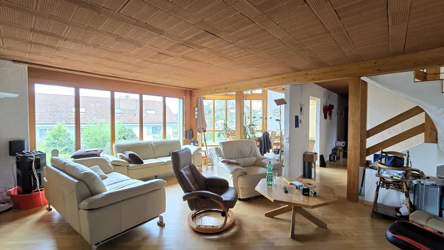 SPACIOUS SINGLE-FAMILY HOUSE WITH GREAT POTENTIAL - Photo 3 of 4