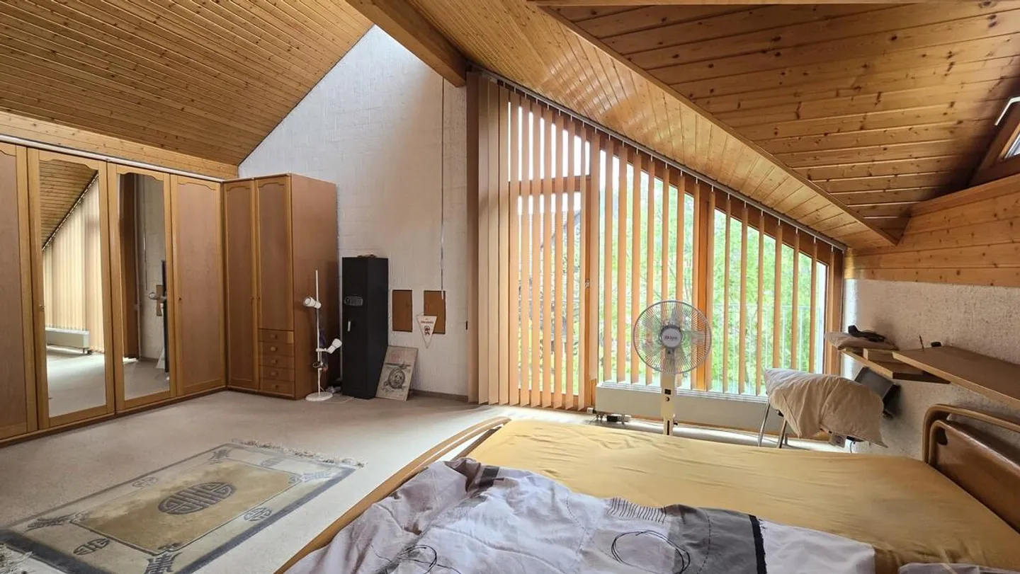 SPACIOUS SINGLE-FAMILY HOUSE WITH GREAT POTENTIAL - Photo 4 of 4