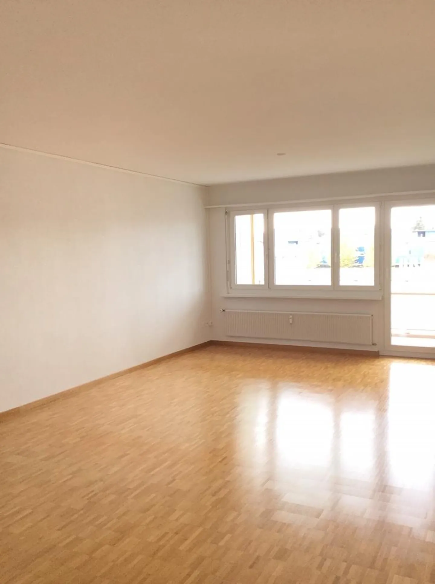 Grosszügige Wohnung mit Balkon - Foto 3 von 8
