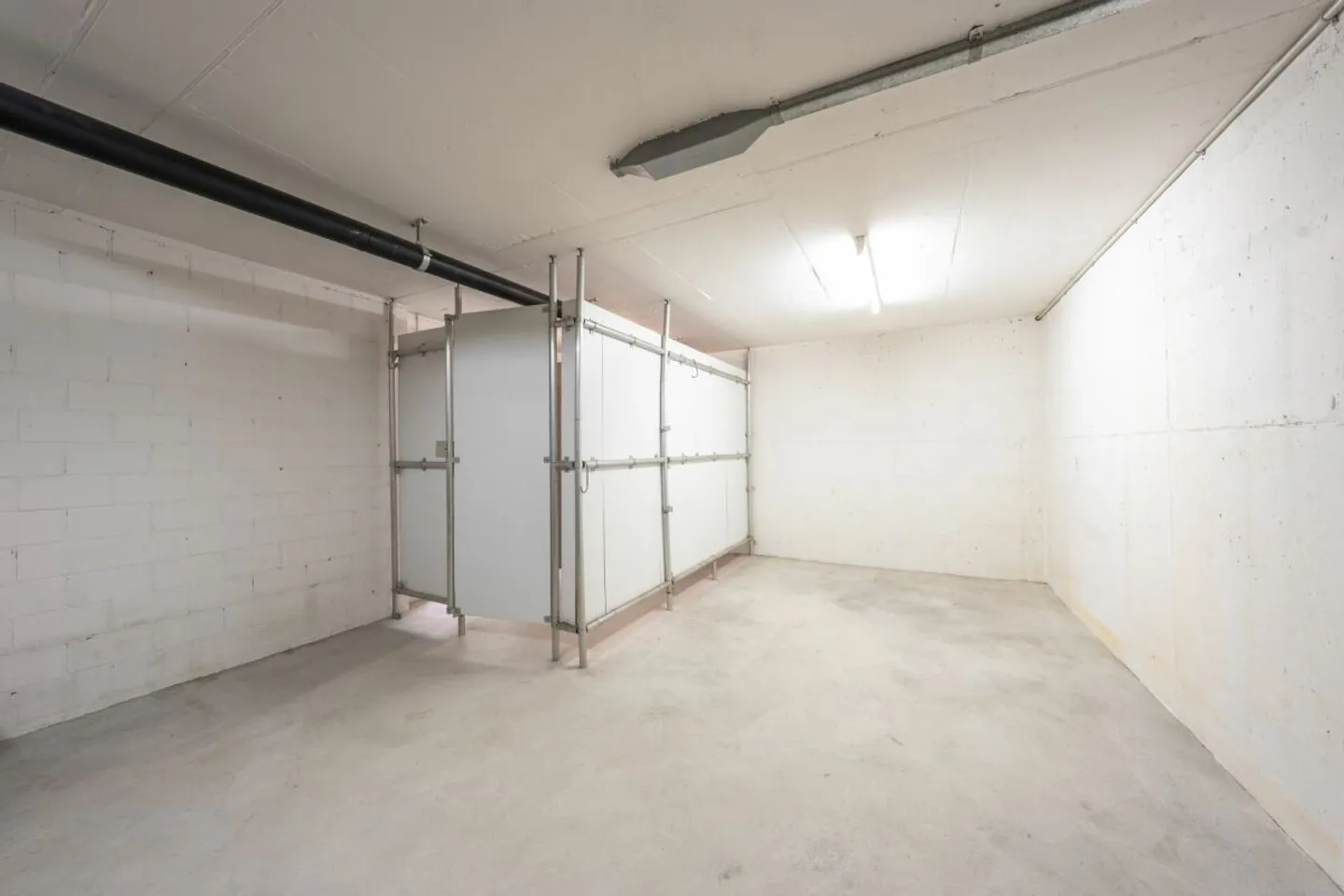 Well-maintained condominium with balcony, cellar, and three garage boxes - Photo 14 of 15