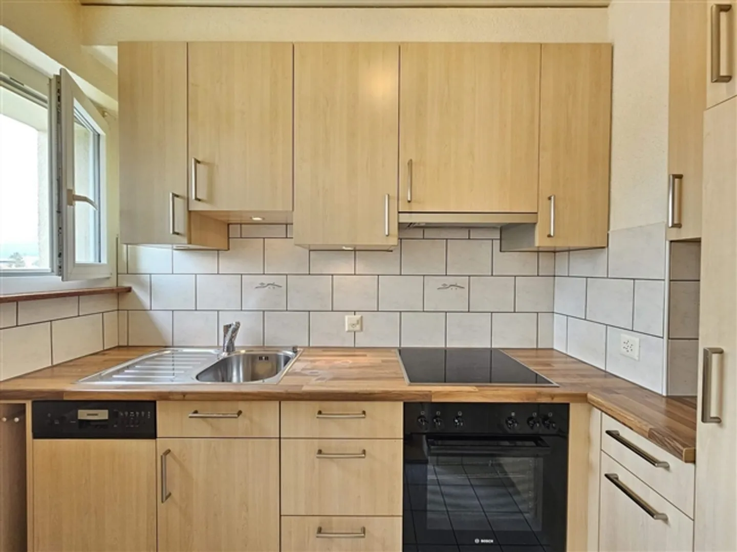 Stupendo appartamento luminoso di 3 stanze con vista libera in un quartiere ricercato - Foto 2 di 9