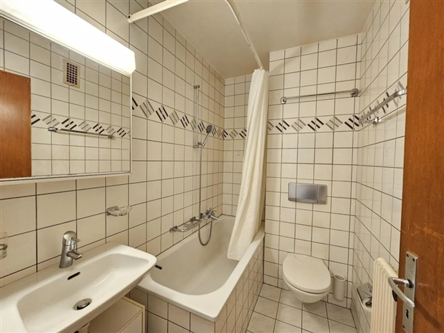 Stupendo appartamento luminoso di 3 stanze con vista libera in un quartiere ricercato - Foto 3 di 9