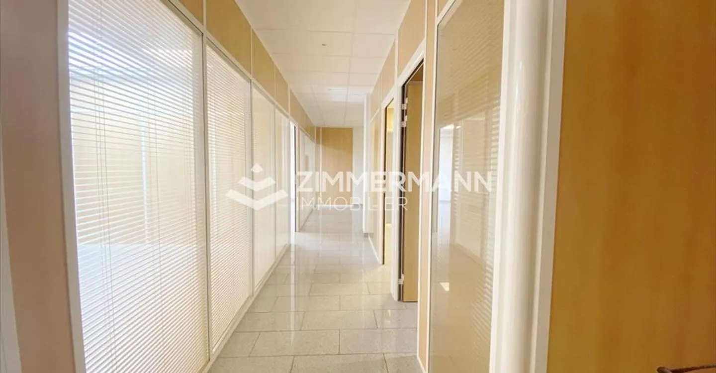 Spazio ufficio in affitto - Foto 2 di 12