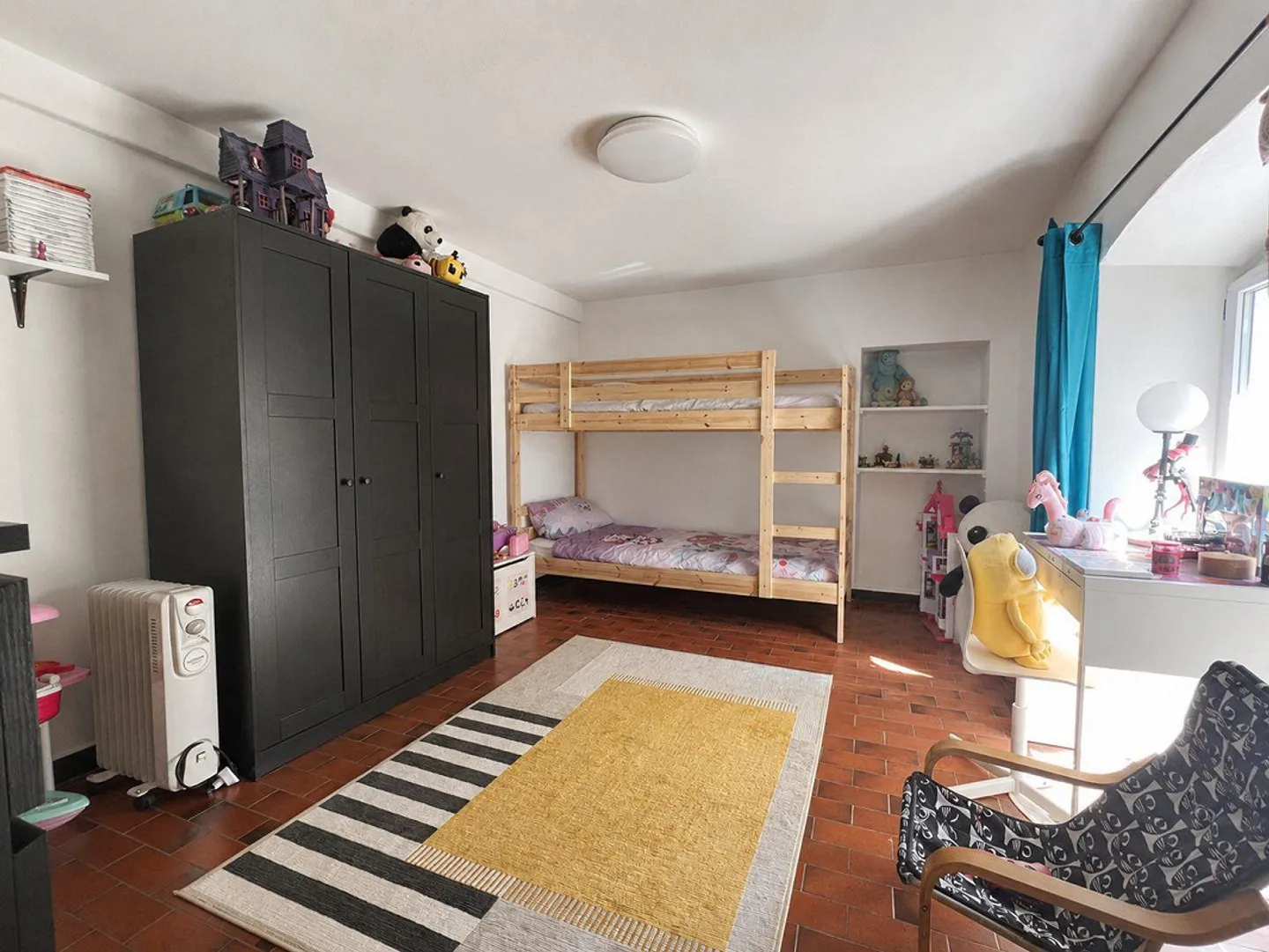 Characteristic property in rural area for renovation, consisting of 2/3 apartments - Photo 3 of 19