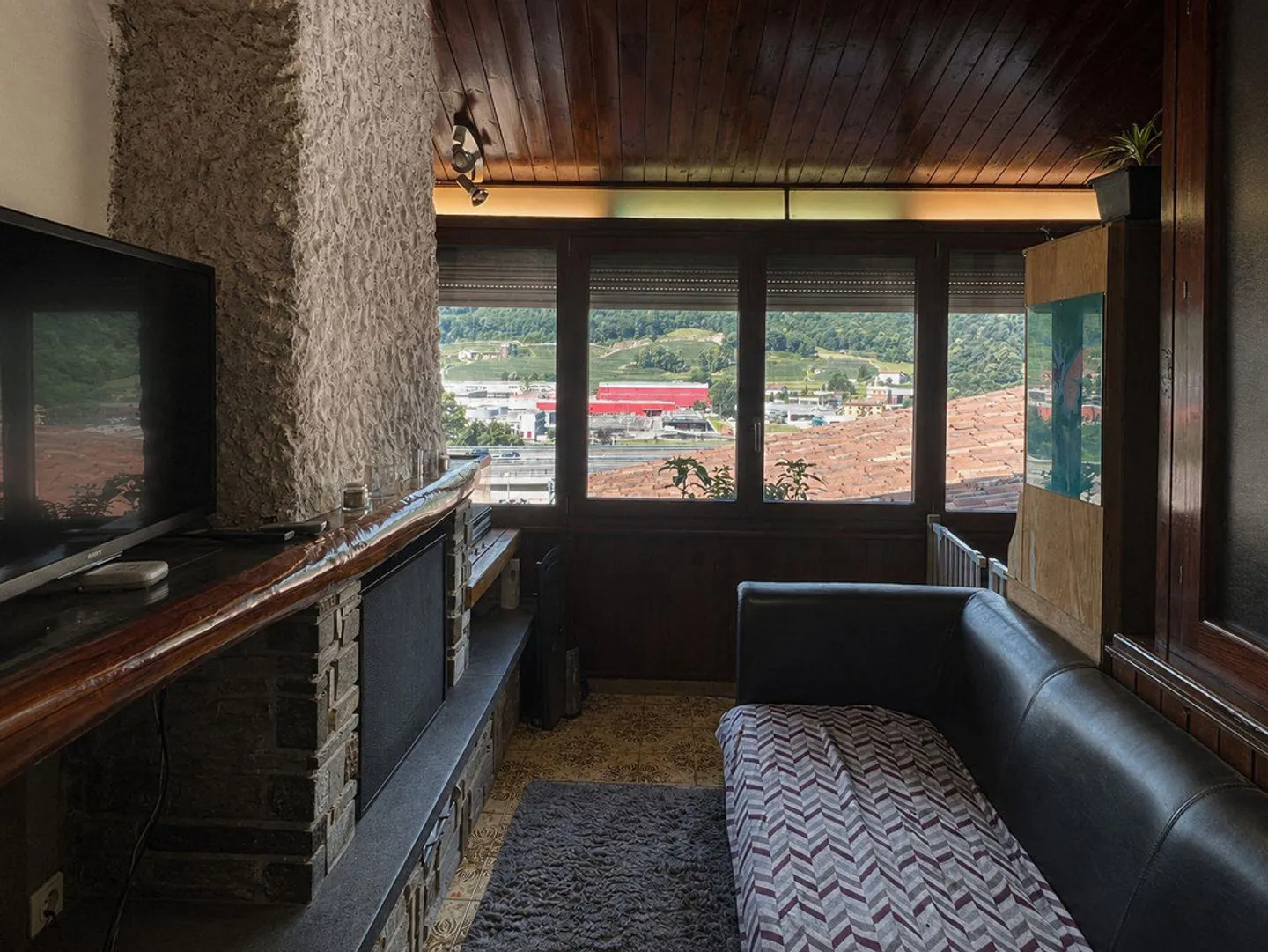 Characteristic property in rural area for renovation, consisting of 2/3 apartments - Photo 6 of 19