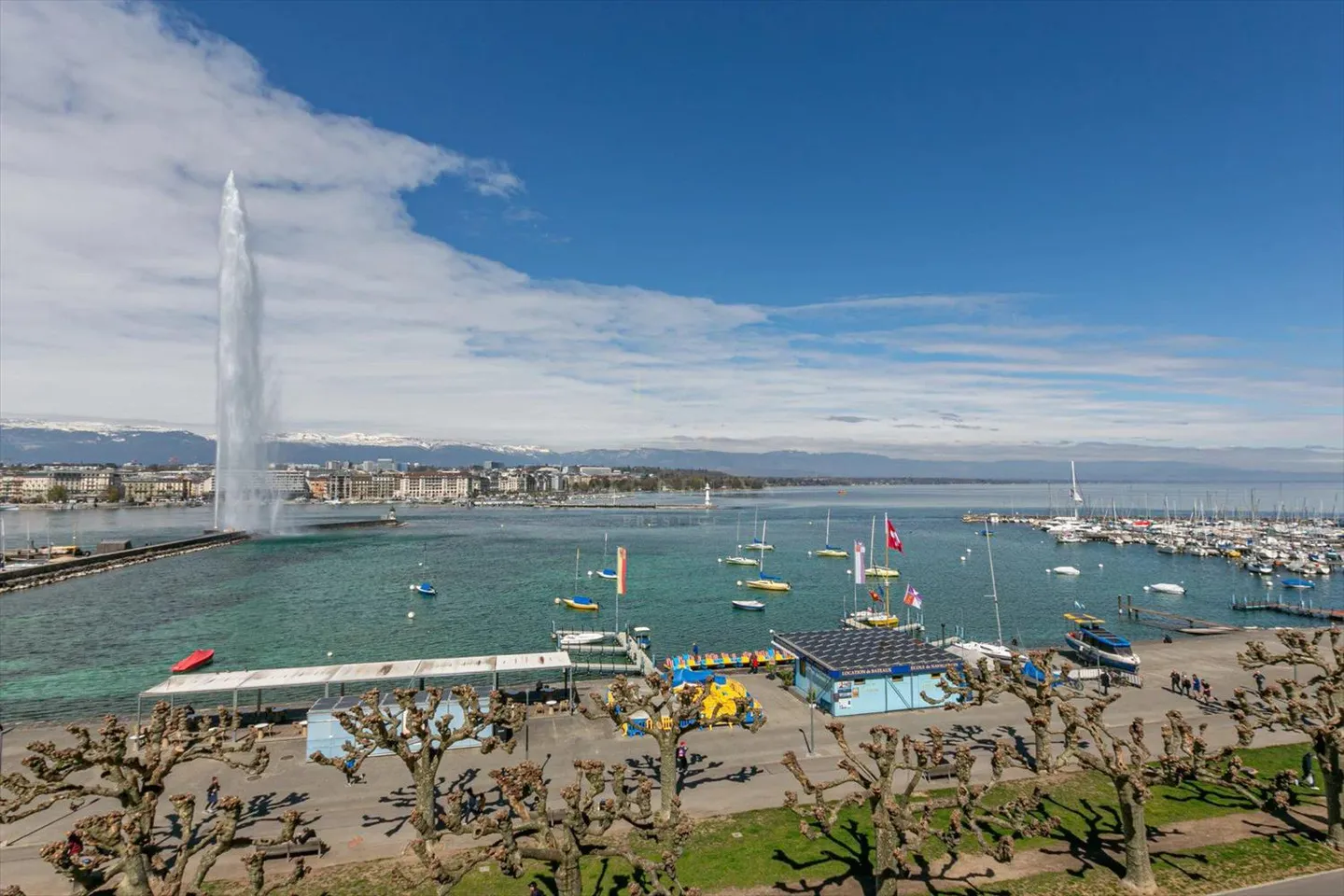 Magnificent apartment with a view of the lake and the Jet d'eau - Photo 1 of 13