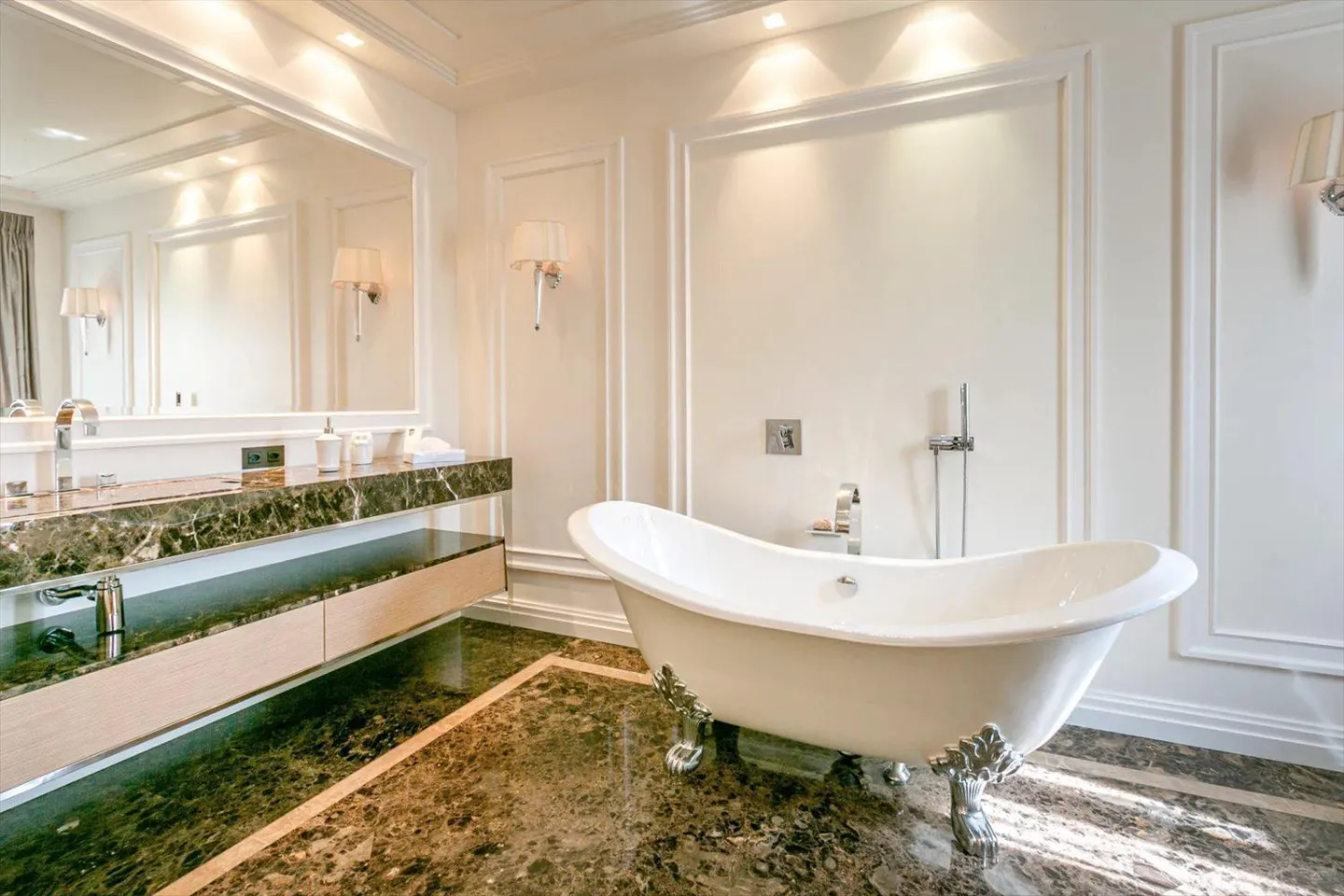 Magnificent apartment with a view of the lake and the Jet d'eau - Photo 13 of 13