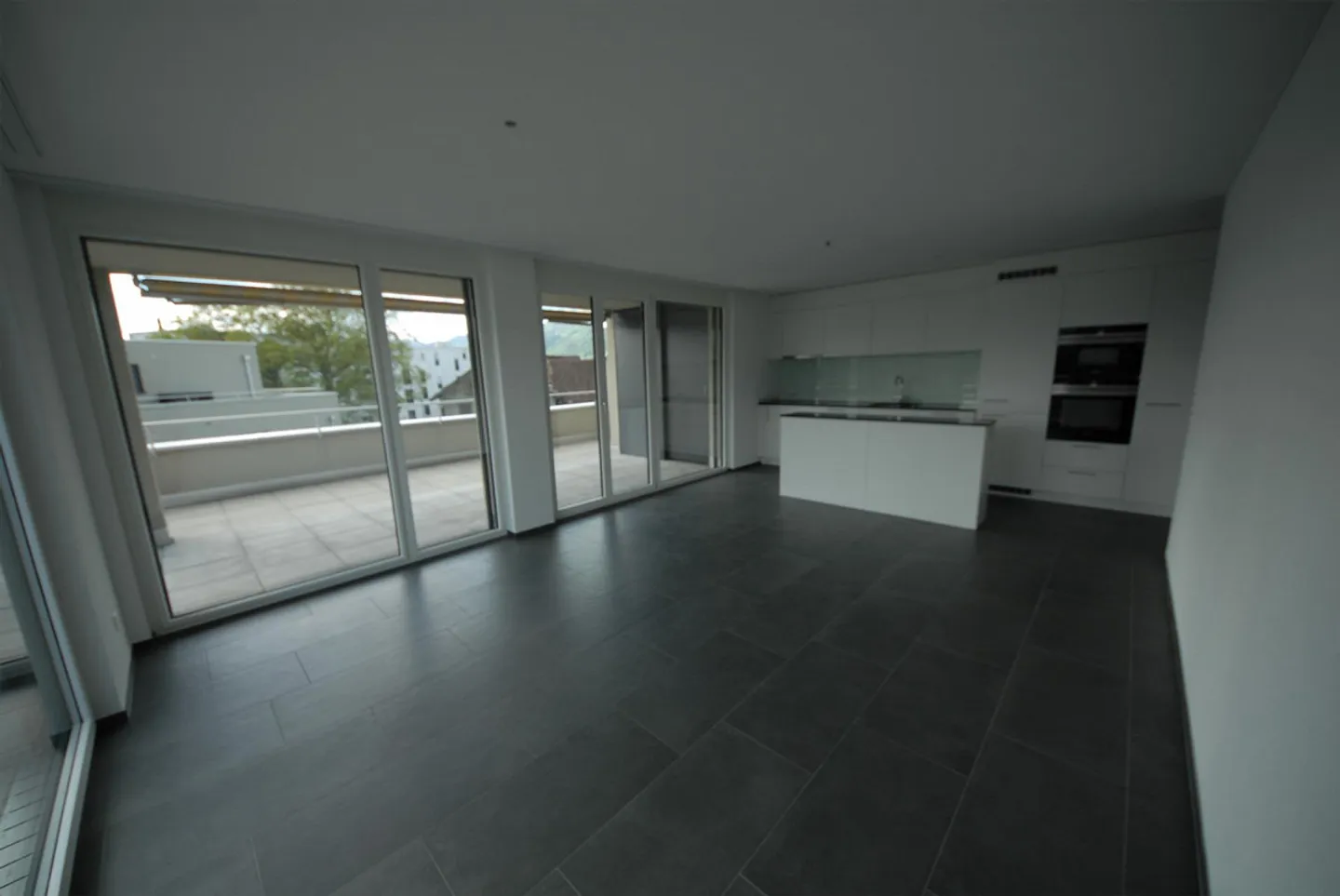 Appartement penthouse moderne avec grande terrasse sur le toit - Photo 5 sur 10