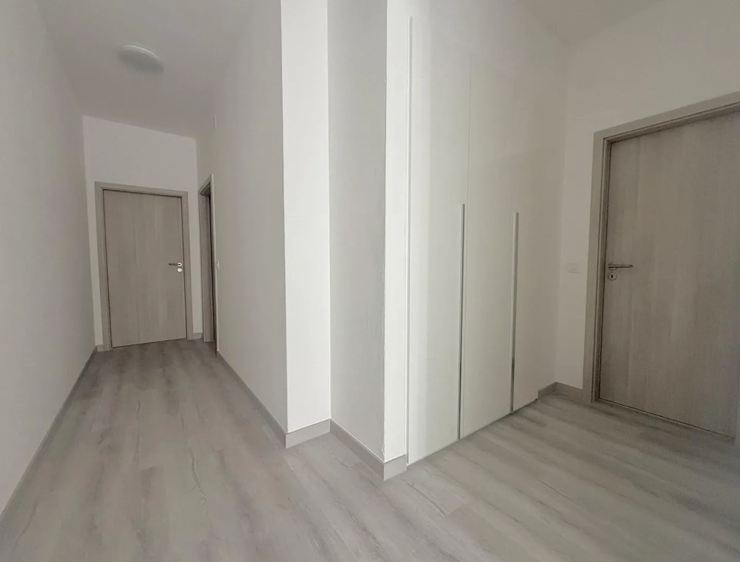 Geräumige 4,5-Zimmer-Wohnung in Chiasso - Foto 4 von 11