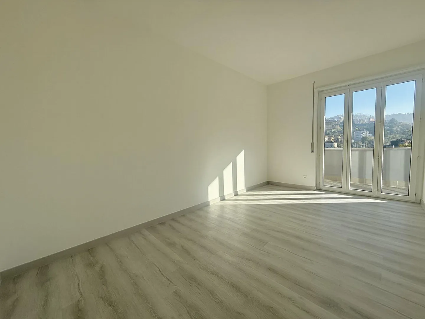 Geräumige 4,5-Zimmer-Wohnung in Chiasso - Foto 5 von 11