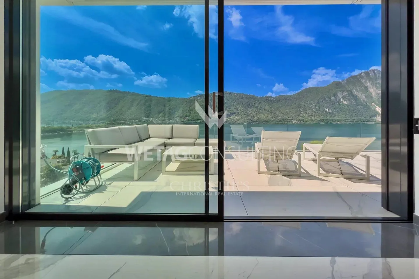Attico moderno con grande terrazza e vista mozzafiato sul lago a Lu... - Foto 8 di 10