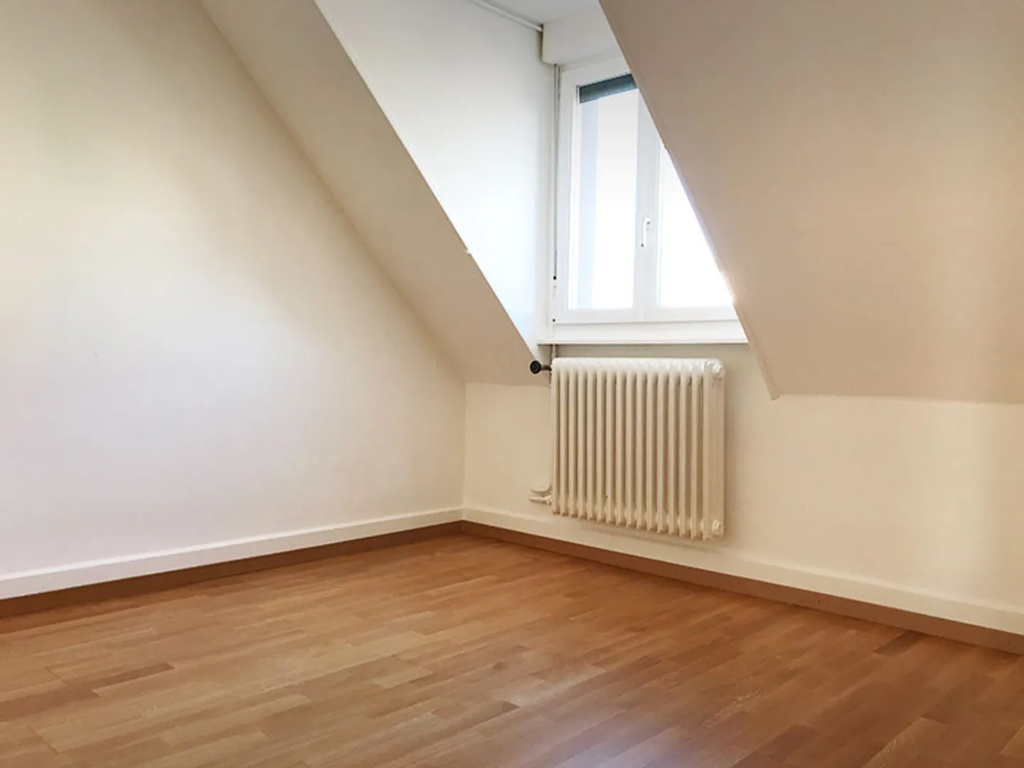 Pully - 2.5 Room Apartment - Photo 2 of 7